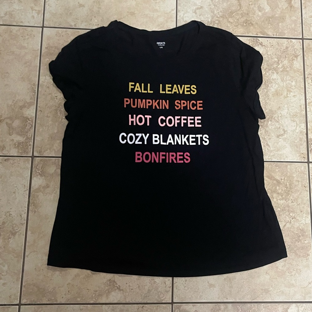 👻🎃CLEARANCE🎃👻 Ricki’s fall themed T-shirt